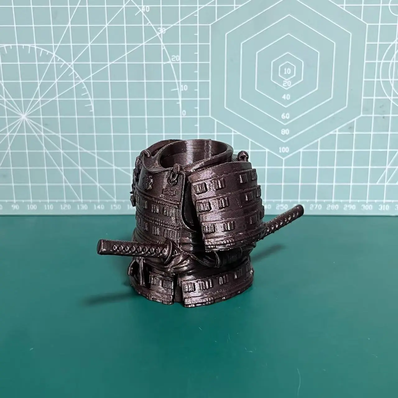 Creative Samurai Armor Pen Holder, Eco-Friendly Pla Material, Cute Desktop Organizer, Perfect Gift for Mother's Day, Halloween, Easter