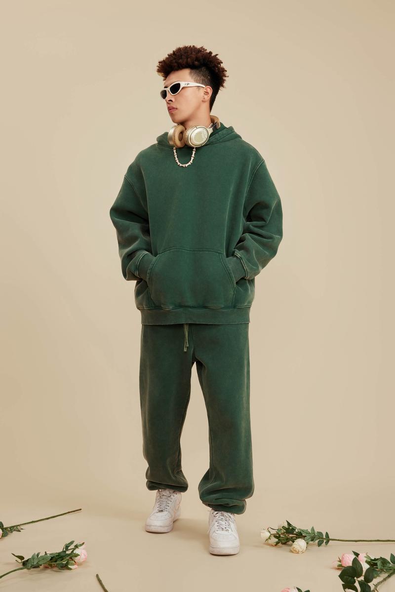 FAIABLE Casual Oversized Top，Unisex Acid Wash Hoodie Pullover This sweatshirt is crafted for both men and women, offering an athletic and warm feel. With long sleeves and a relaxed fit, it's made of soft material, ideal for leisure sweaters