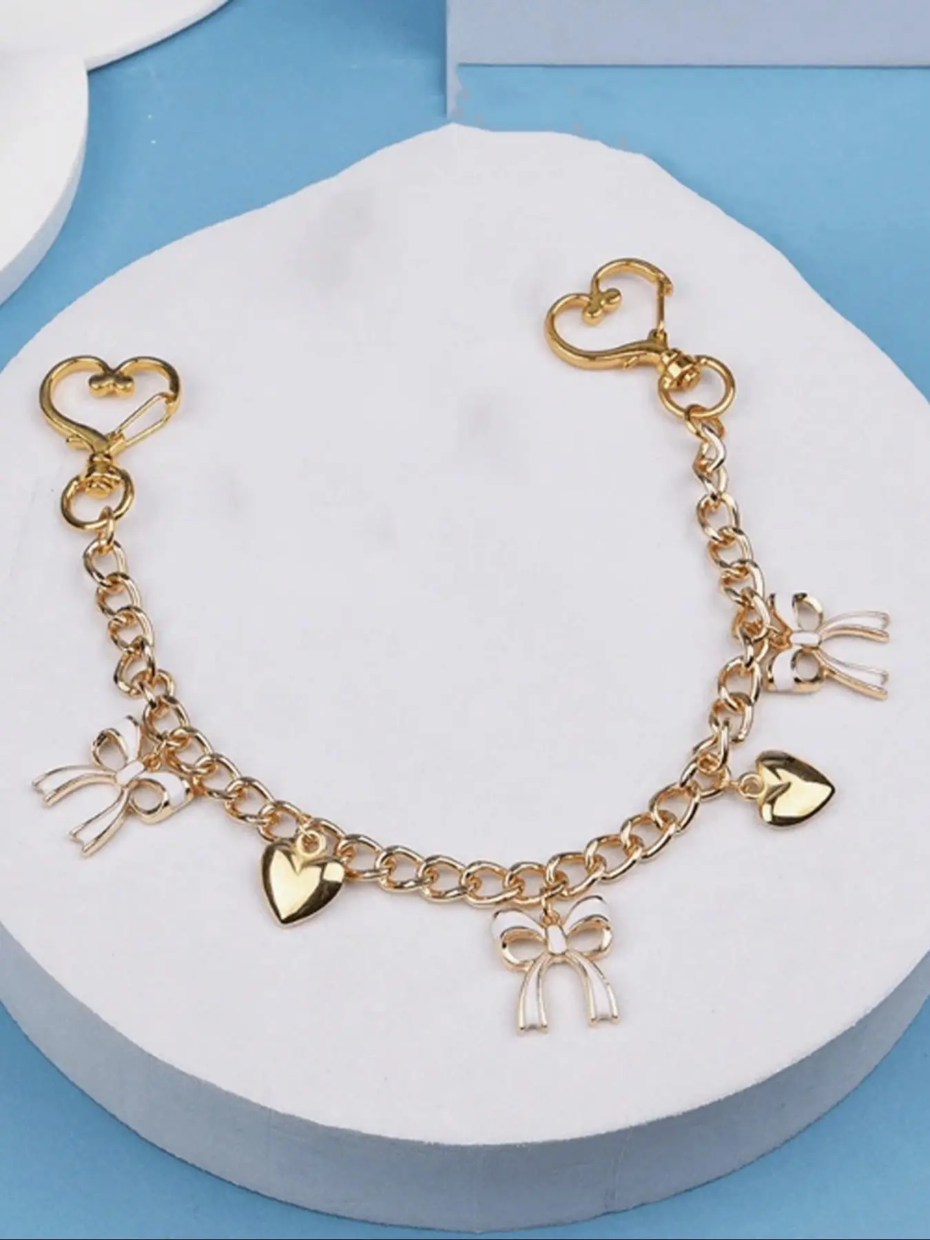 Gold Heart Bow Bag Charm Pendants, Enamel White Bow & Heart Charms Bag Chains, Heart-Shaped Lobster Clasp Bag Chain Accessories, Romantic Coquette Bag Decoration Keychain, Elegant Bag Pendant for Tote & Backpack, Perfect for Fashionable Girls & Women