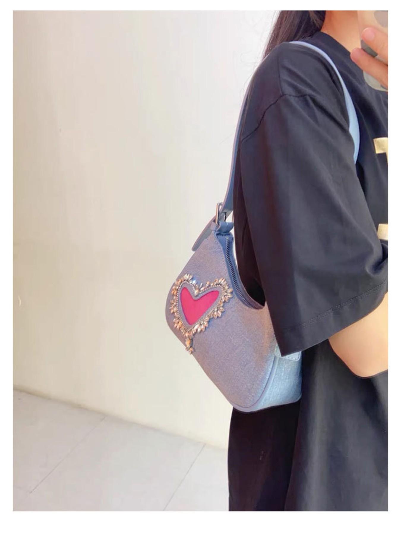 Women's Denim Fringe Heart Underarm Bag, New French Style Design, High-End Rhinestone Shoulder Bag, Trendy Fashion Accessory