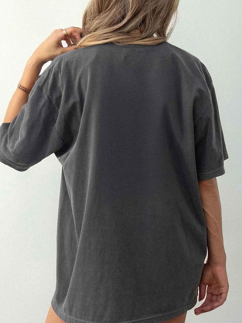 Women's Oversized T-Shirt + "Stevie Nicks Vintage Concert" Graphic Print - Music Legend Theme Design - Trendy Wear for Fleetwood Mac Fans, Casual Outfits & Retro Looks - Perfect for Comfy Stylish Wearing