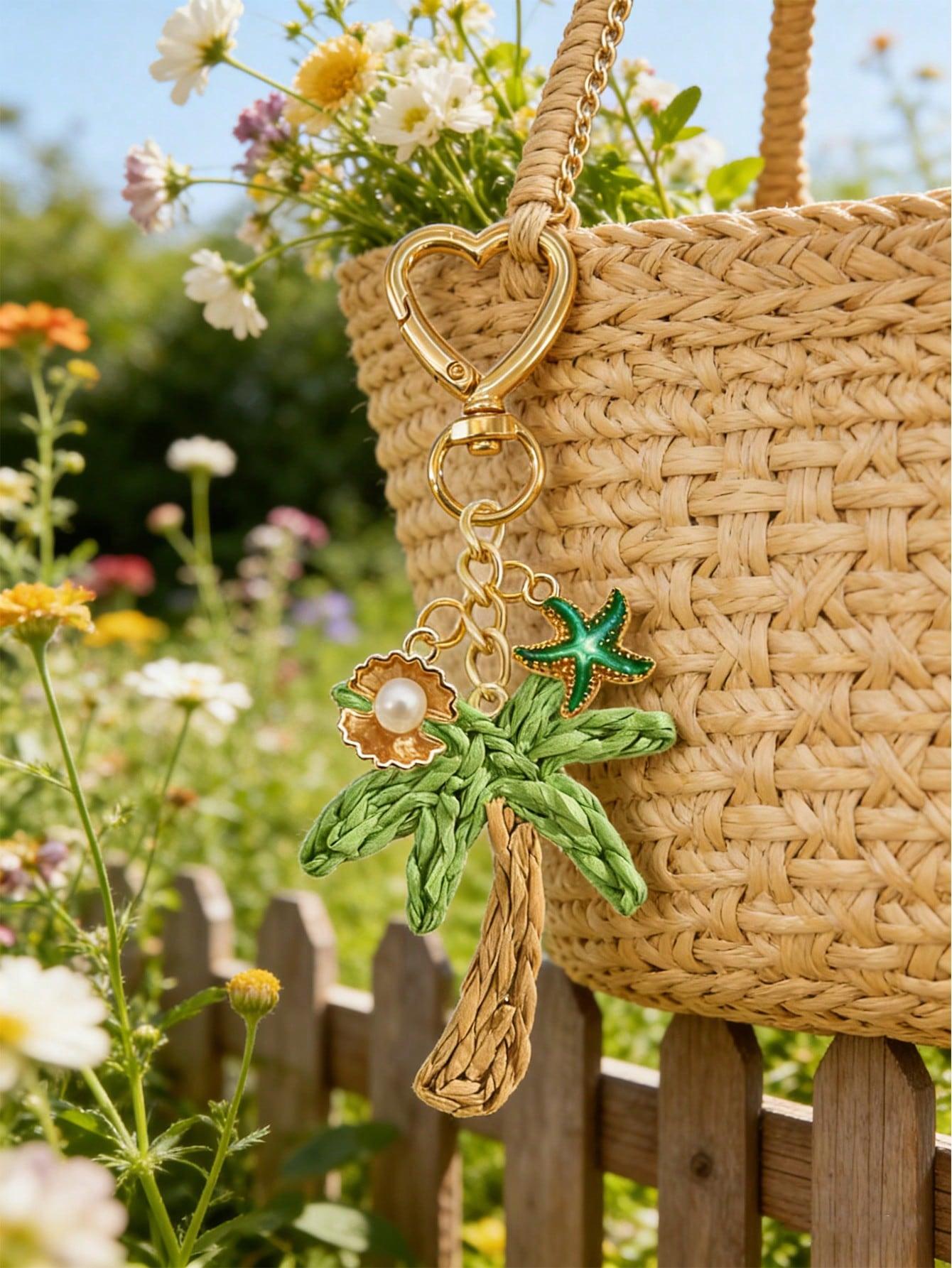 Handmade straw woven coconut tree pendant, with shell and starfish elements - Bohemian vacation style. Woven rattan pendant, ocean alloy pendant, Hawaiian style. Suitable for backpacks.