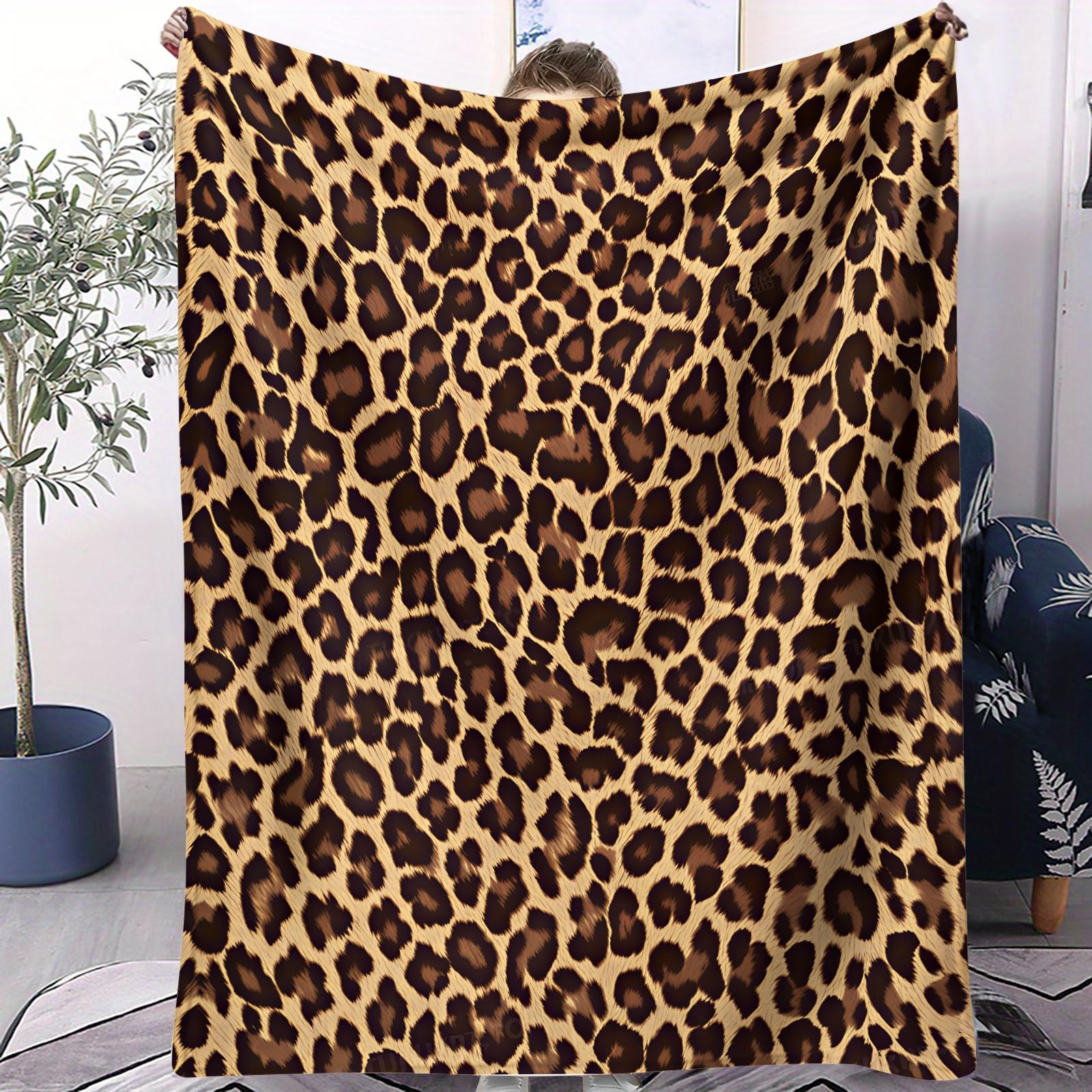 Retro Light Luxury Leopard Print Flannel Blanket, Soft and Fluffy, Warm and Breathable, Suitable for Fashionable Young Women for Home, Office and Travel Use, An Ideal Gift for Relatives and Friends