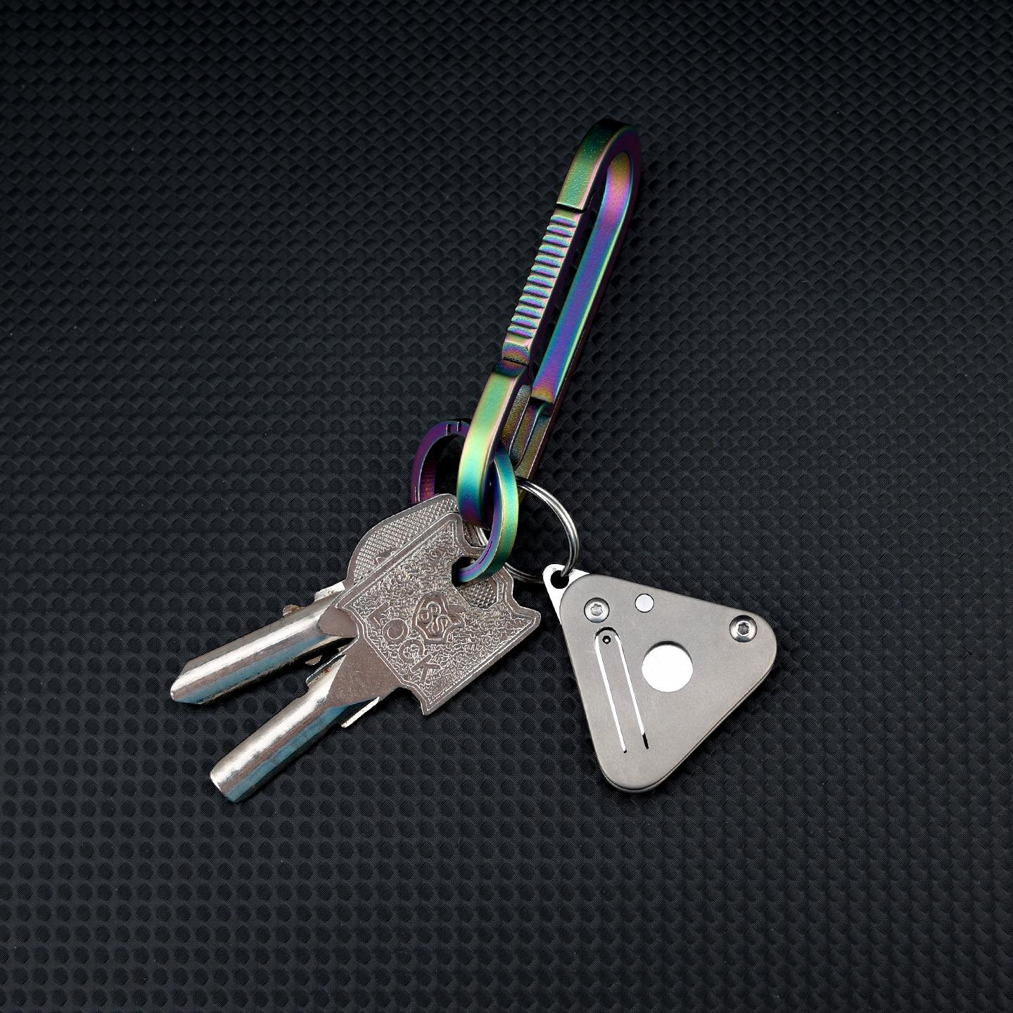 Mini Titanium Alloy Triangular Keychain Folding Pocket Knife, Sharp Portable Box Opener, Portable Hand Tool, Compact Edc Tool, Survival Tools, Ideal Gift for Outdoor Camping Fishing