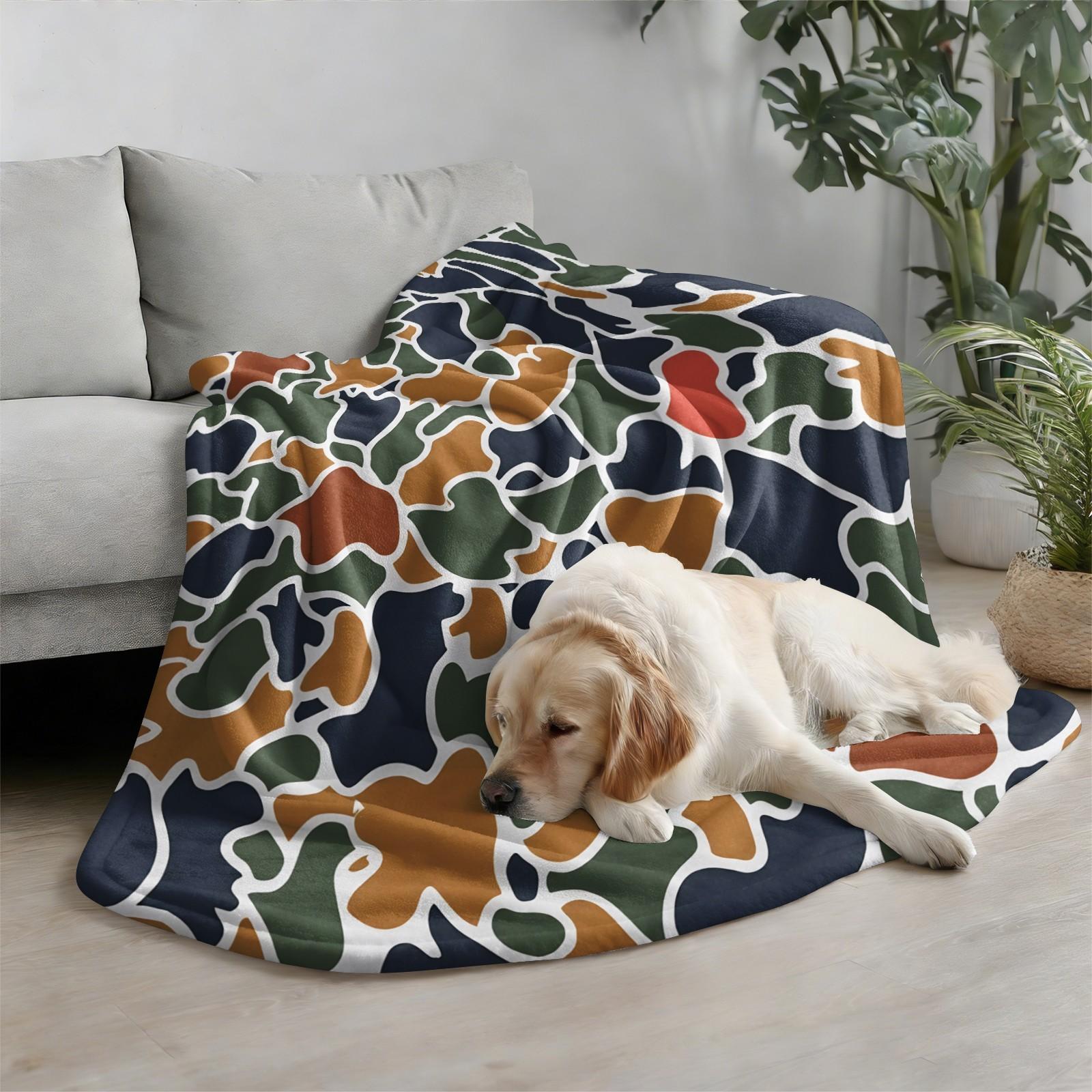 Multicolor Retro Camouflage Print Flannel Throw Blanket, Abstract Camo Pattern Blanket for Summer Air Conditioner Room, Lightweight Cozy Blanket for Bed Sofa Cover Office Nap Car Camping Travel