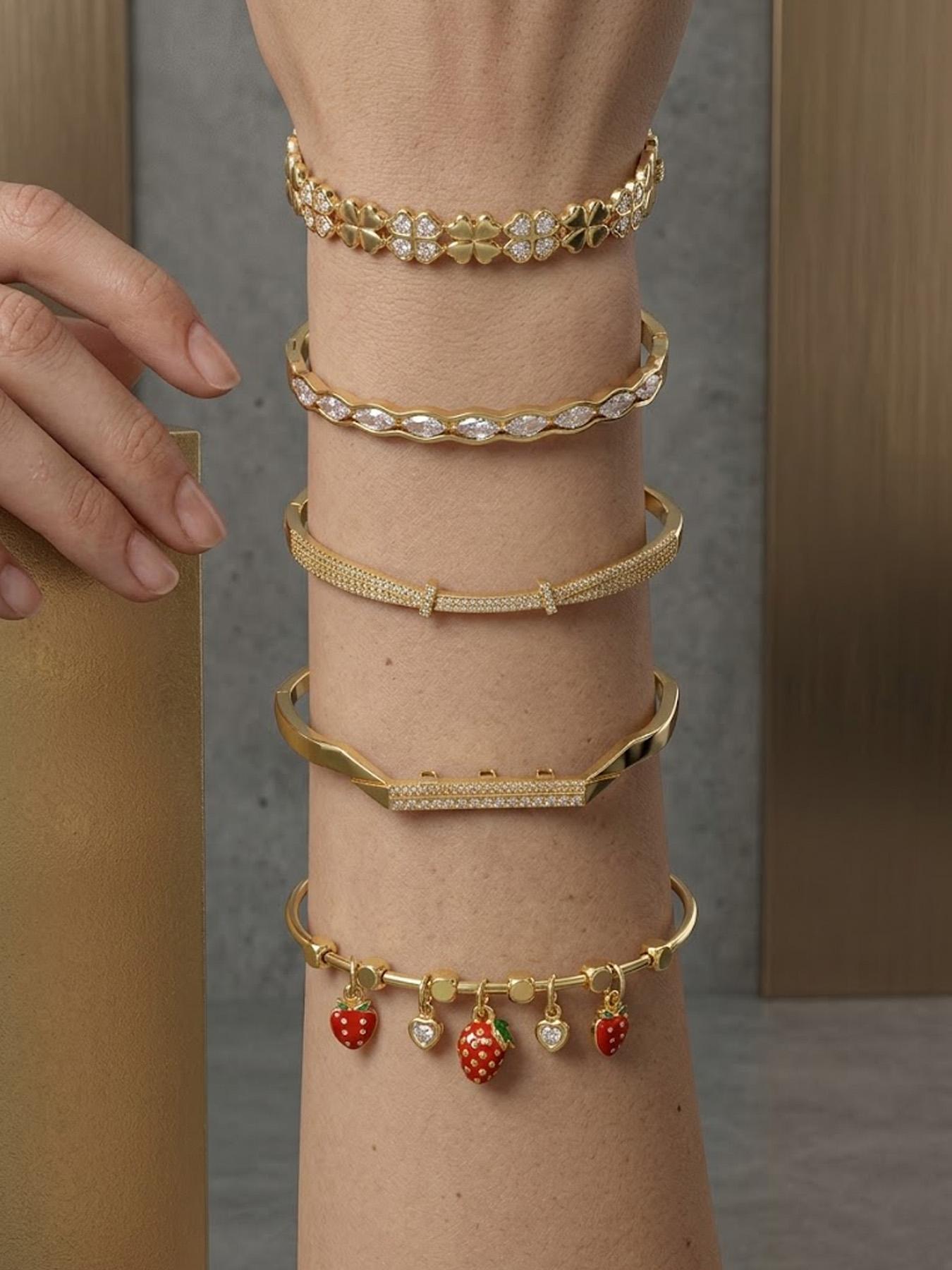 Gold plated five piece bracelet gift box set, cute red strawberries and chili peppers, durable and non fading, stylish and atmospheric, the first choice for gift giving