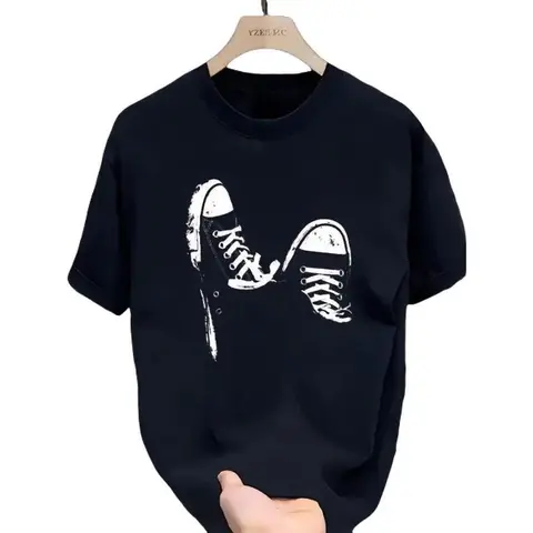 New minimalist printed T-shirt for summer—a breathable, short-sleeved, crew-neck top. A unisex style featuring soft, substantial fabric; it offers a versatile, casual streetwear look. A new arrival for the season.