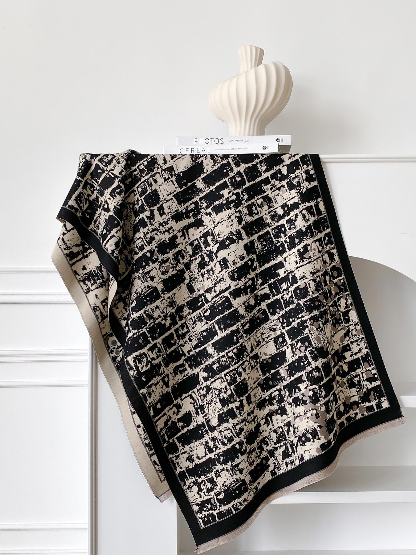 Women's Floral Print Shawl, Soft Warm Woven Fabric, Soft Texture, Casual Fitted Design, Perfect for Fall & Winter, Modern Fashion Accessory