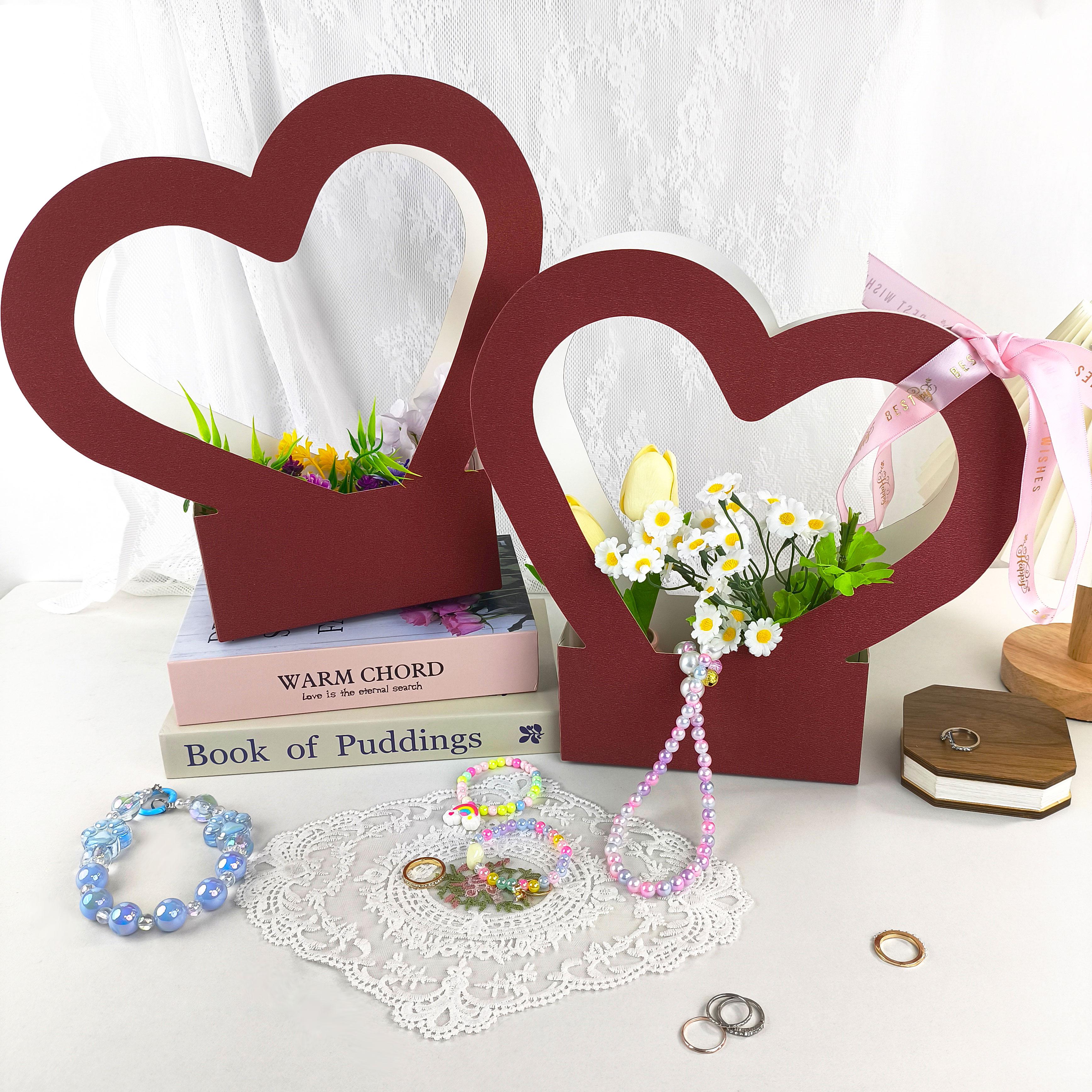 5pcs Heart-Shaped Gift Bags, Hollow Heart Flower Handled Box, Holiday Flower Wrapping Paper Bags, Romantic High-Value Party Favor Bags, Suitable for Valentine's Day, Mother's Day, Birthday, Wedding and Other Occasions for Flowers and Gift Wrapping