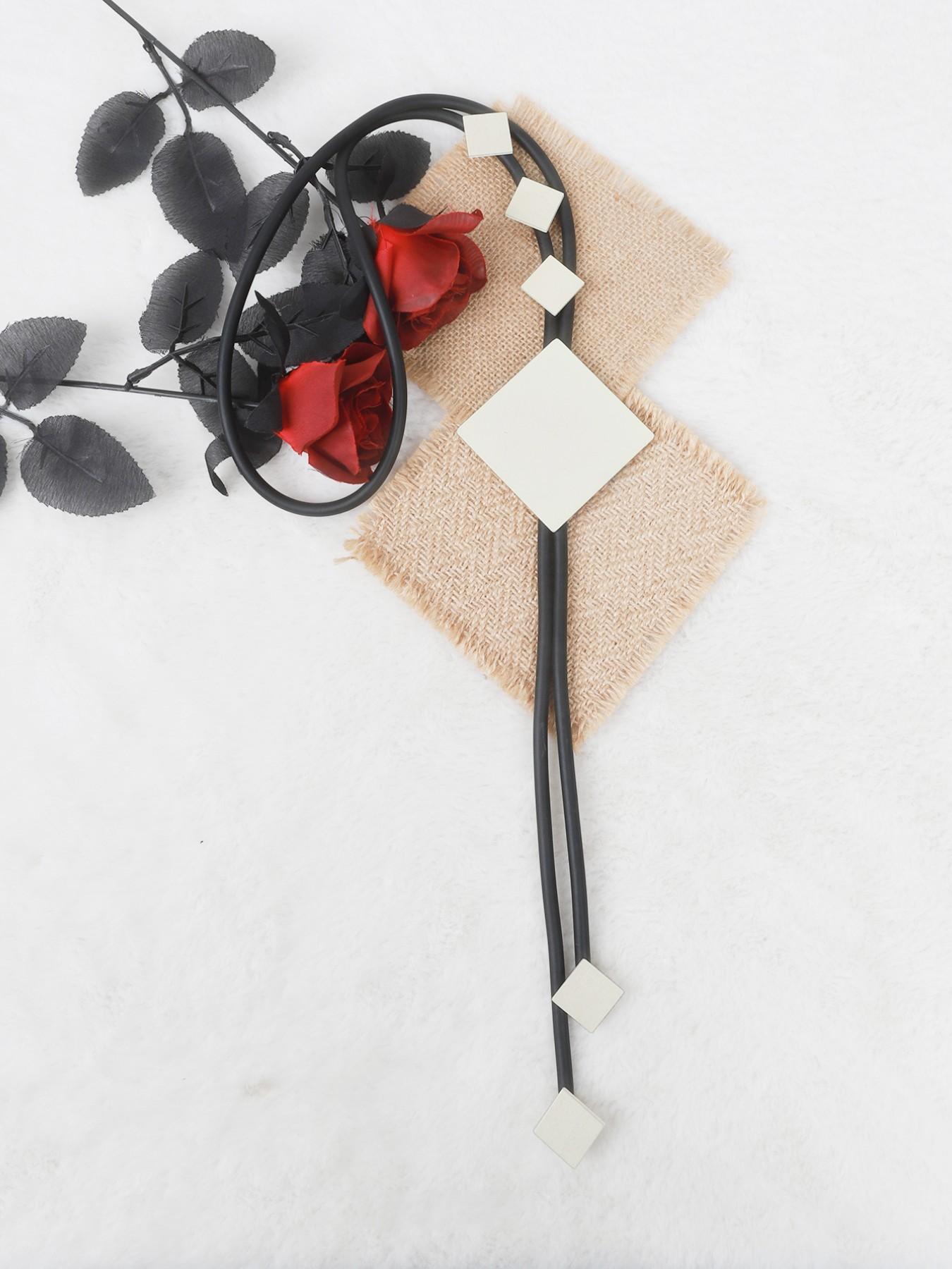 Elegant Square Pendant Necklace for Women, Simple & Chic Jewelry, Perfect for Daily Wear, Office Style, Street Fashion Accessory