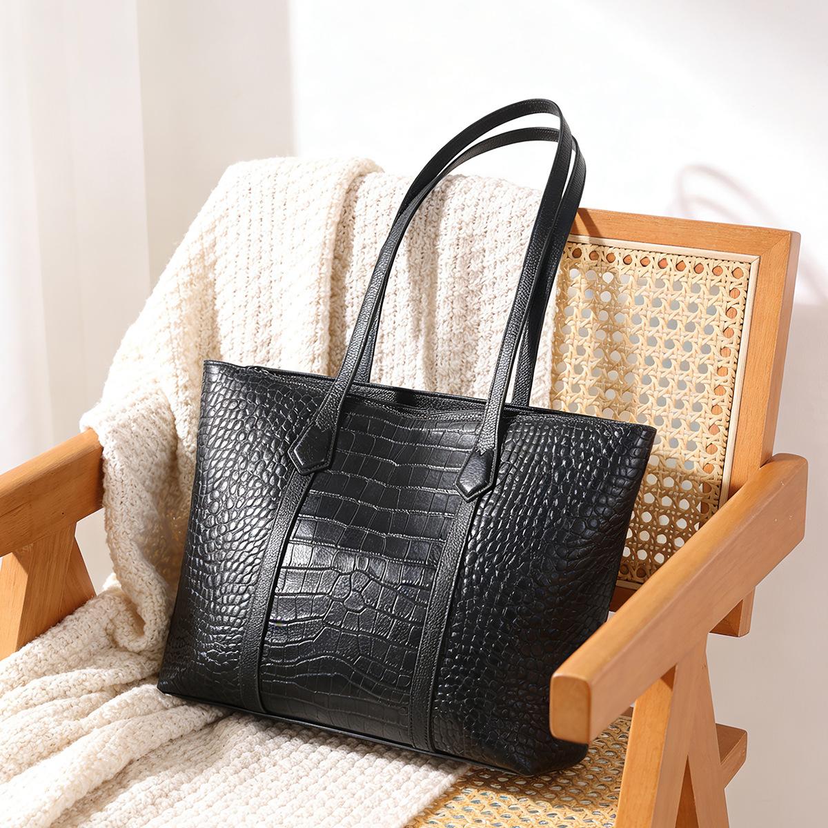 Cross-border leather alligator pattern Cowhide Bag large-capacity women's new versatile casual shoulder bag premium daily commuter tote bag 2026