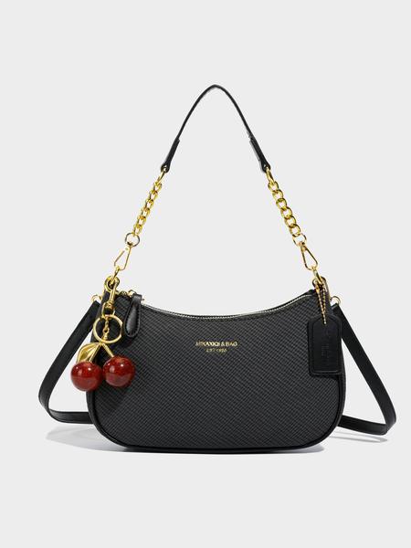 Small fresh sweet shaped shoulder handbag, white lychee pattern simple classic design, cherry pearl chain bag, exquisite fashion versatile, niche design suitable for daily commuting, shopping, etc. Small fresh sweet shaped shoulder handbag, white lychee pattern simple classic design, cherry pearl chain bag, exquisite fashion versatile, niche design suitable for daily commuting, shopping, etc.