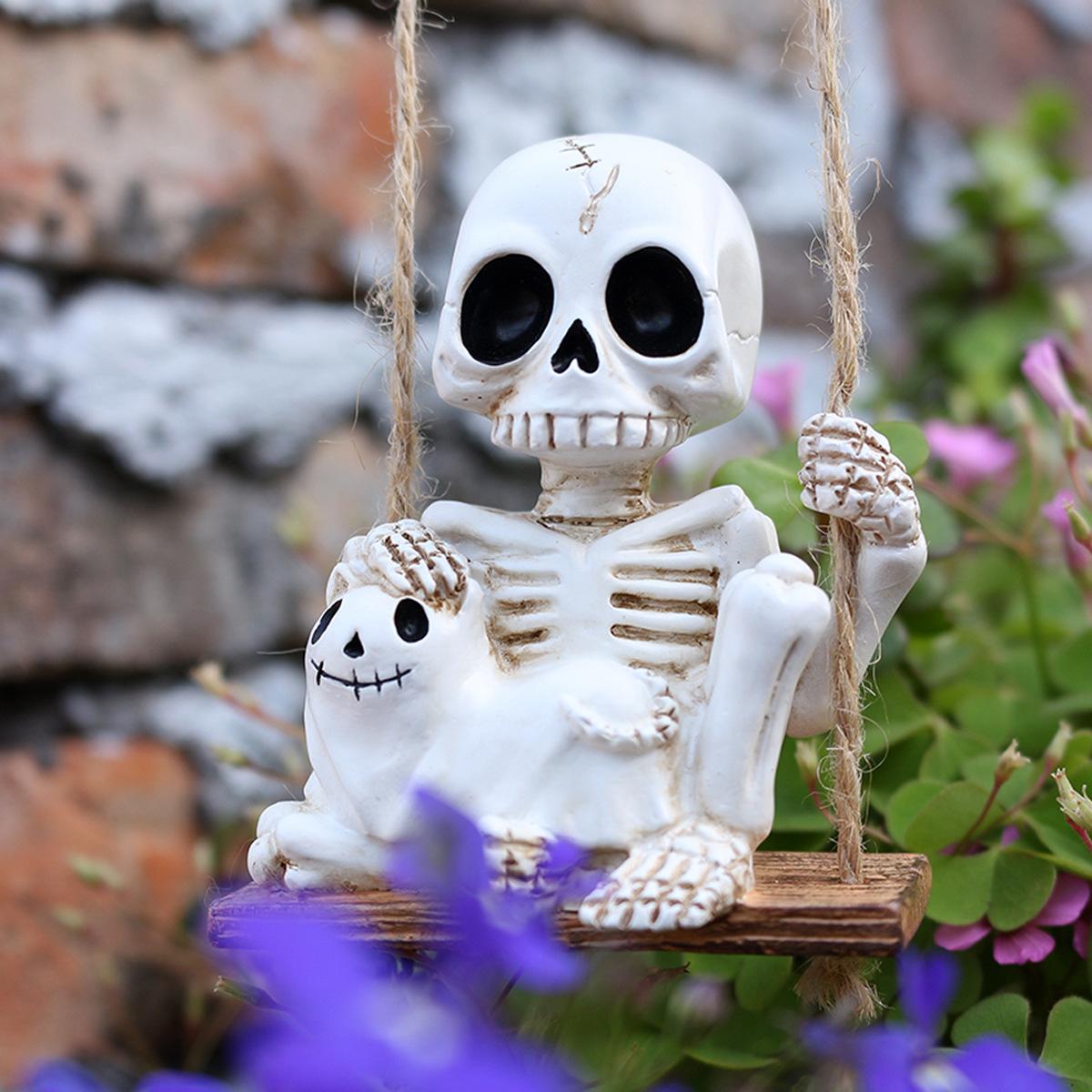 Outdoor Swing Skull Cat Ornament, Spring Garden Courtyard Hanging Skull Statue, Fun Small Skull Decor, Halloween Decoration