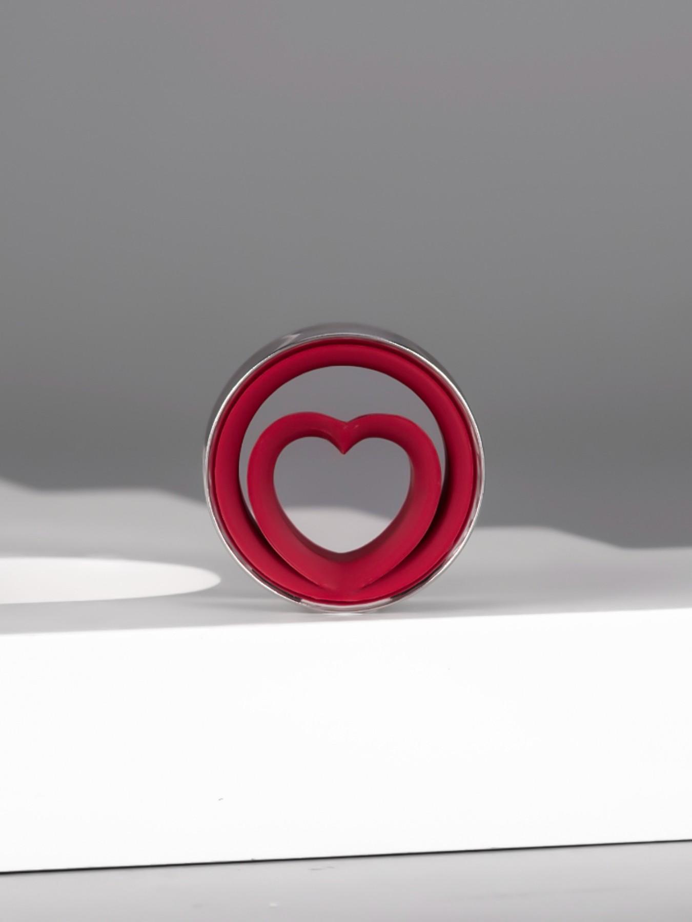 vanku 2pcs Statement Heart Ear Tunnels Plugs, 316L Stainless Steel Hypoallergenic Gauges, Boho Style, All Seasons, Punk Rock Look