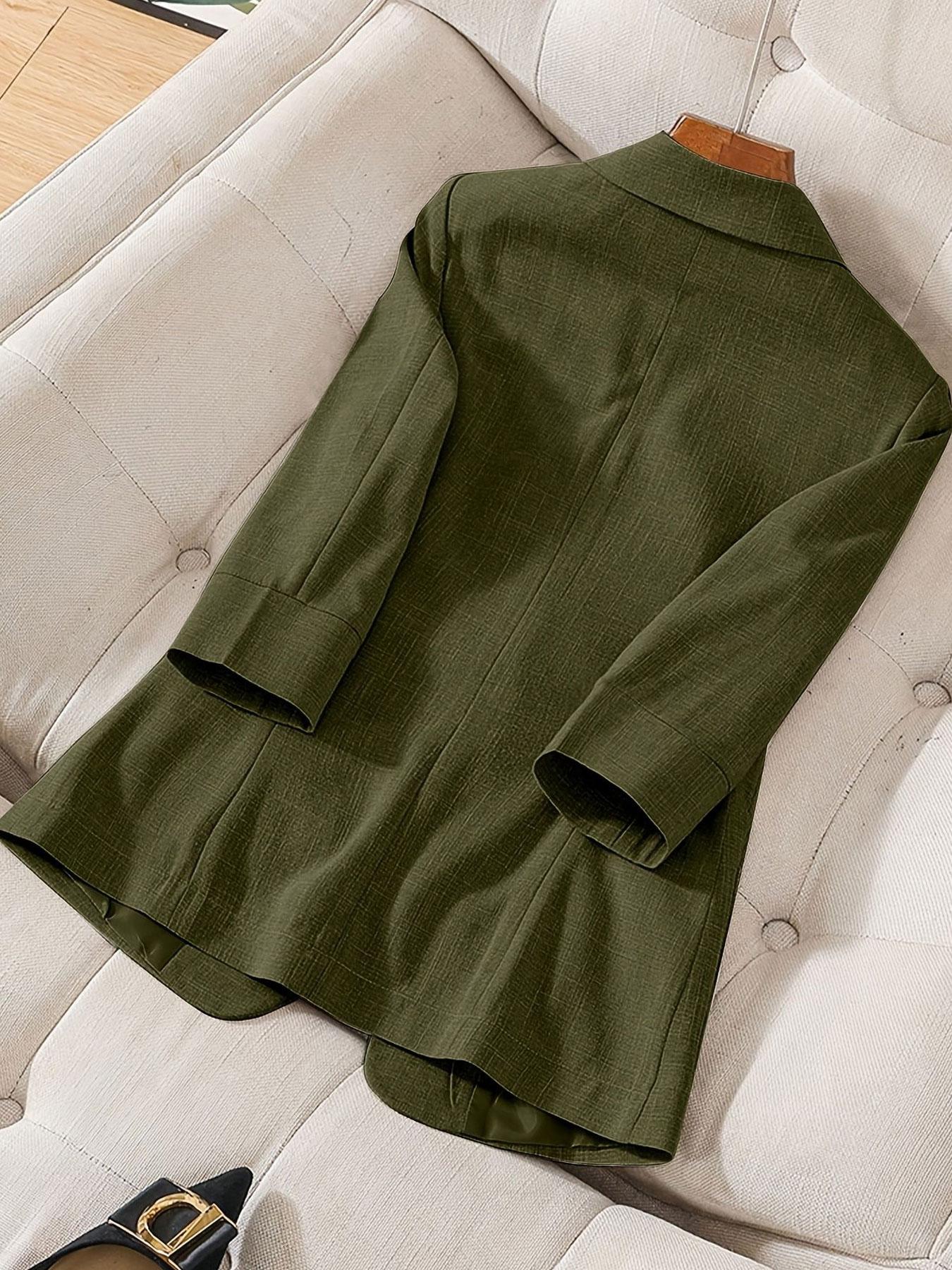 A women's solid color lapel single-breasted single-button mid-length sleeve double-pocket stylish blazer, suitable for spring and summer, appropriate for the workplace and daily wear.