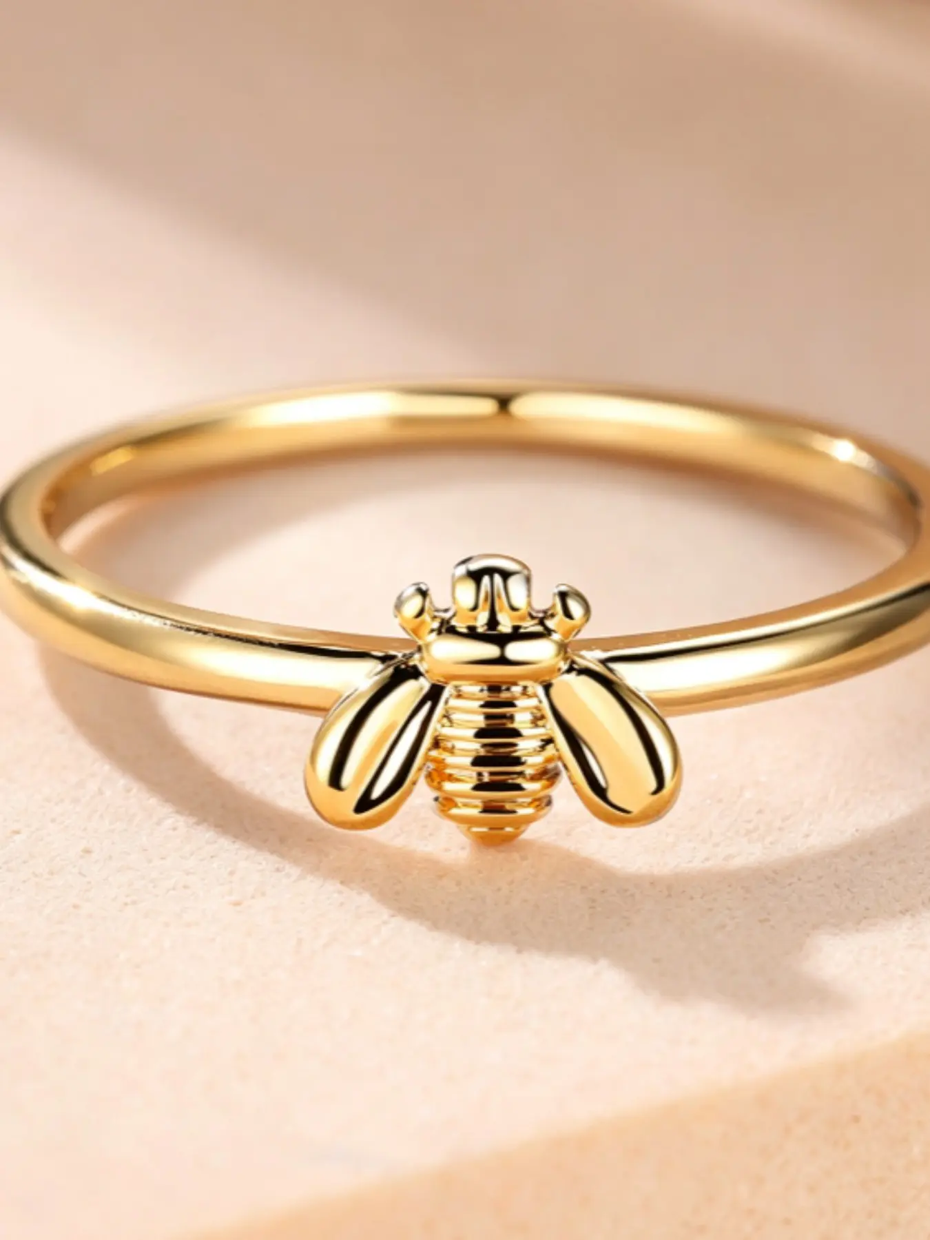 Bee Shiny Ring with Zirconia, Geometric Design Engagement Ring, Casual Jewelry for All Seasons, Women and Girls, Fashion Ring