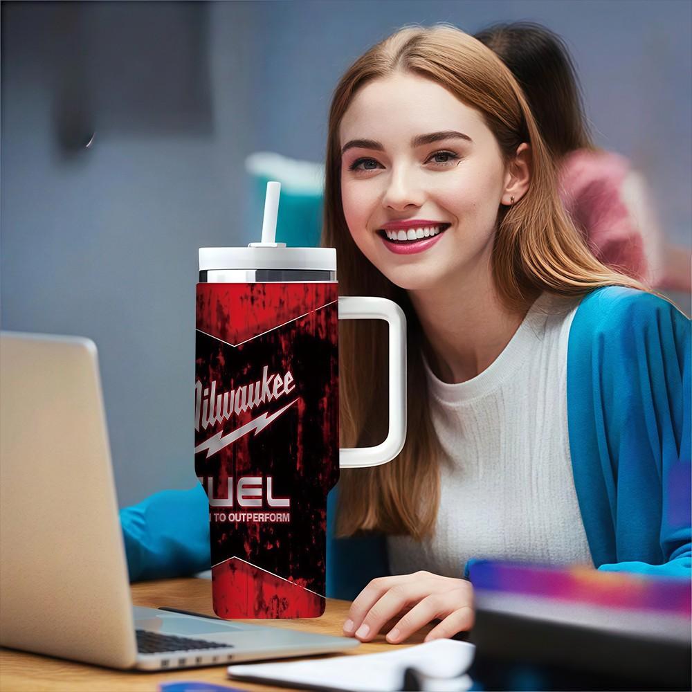 1pc 40oz Milwaukee Fuel Insulated Cup, Industrial Style, Vintage Car, Handle Straw Cup, Ideal for Garage, Office, Camping