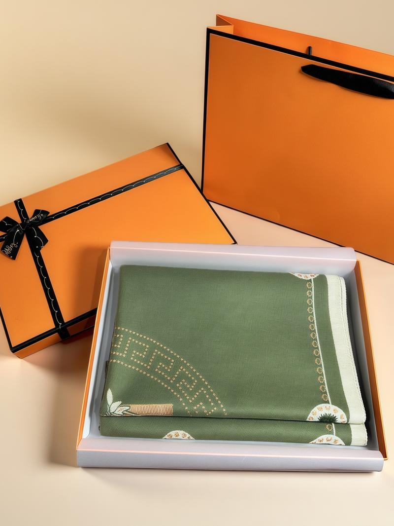 Women's High-Quality Knit Scarf, Warm Fitted Design, Valentine's Day Perfect Gift for Her, Ideal for Fall & Winter, Includes Gift Box