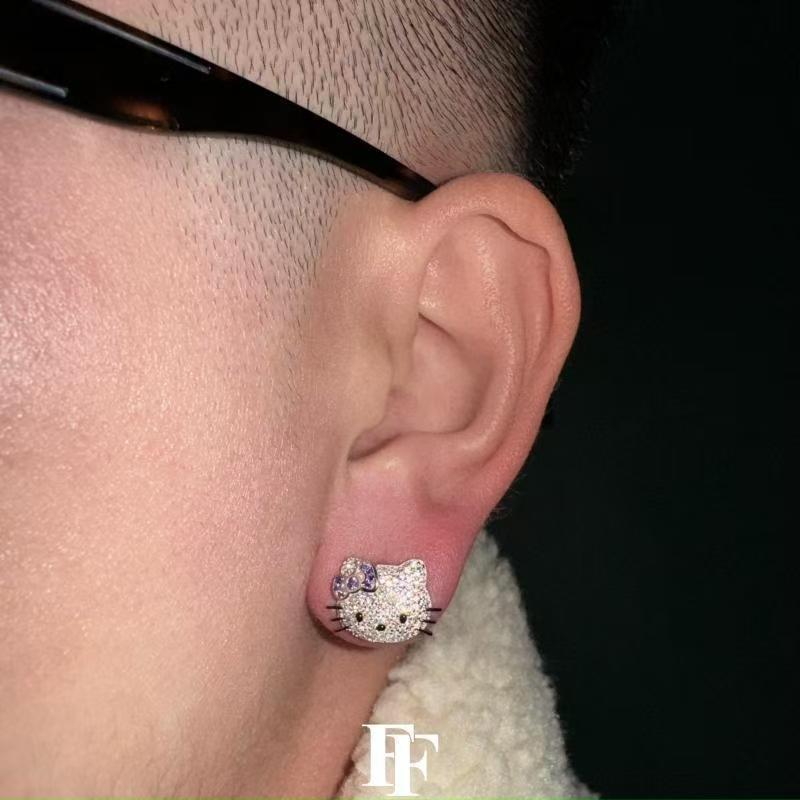 Newly launched cross-border best-selling Kitty cat stud earrings for women, featuring a light luxury and sweet ins style, cute ear cartilage studs, and charming ear jewelry for girls with a girlish heart