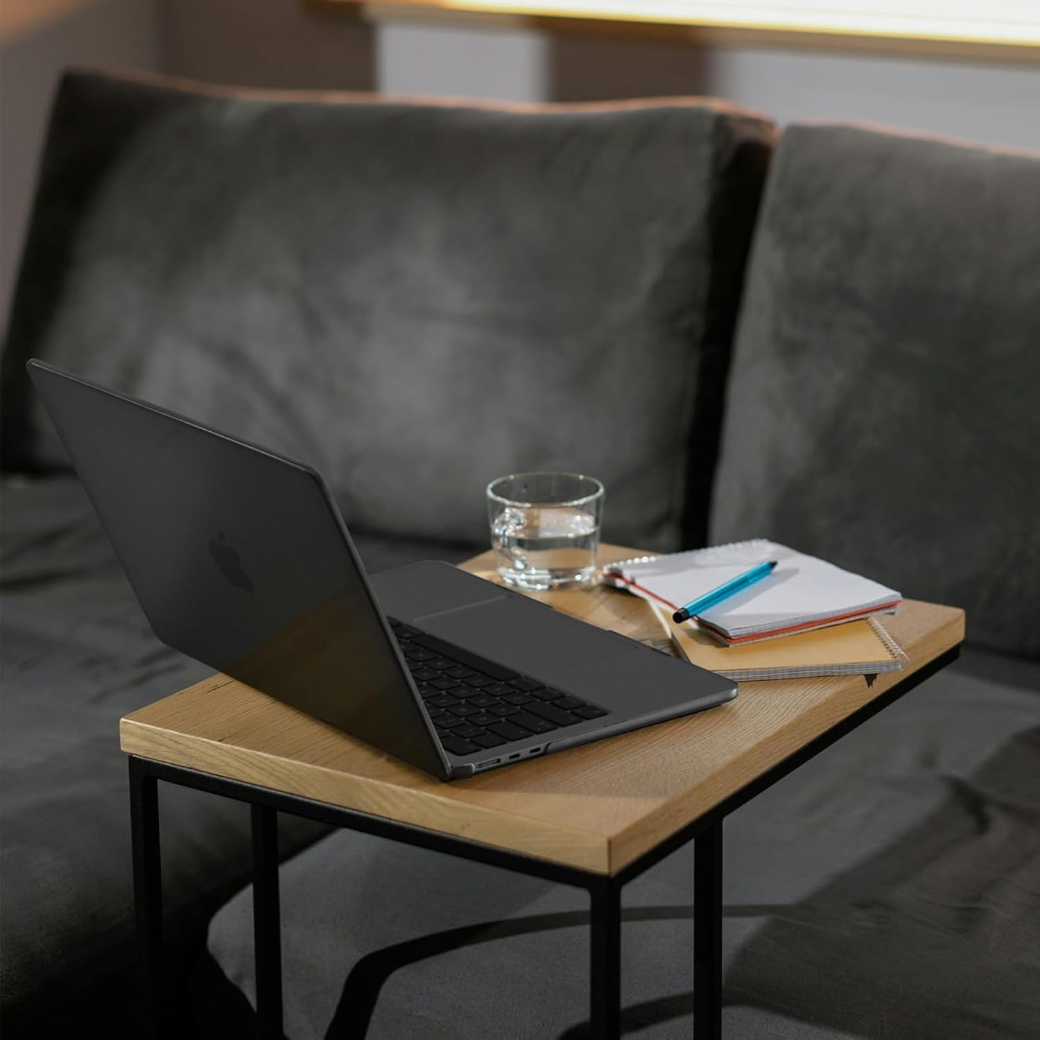 Fashion Anti-Scratch Hard Shell Case for Macbook Pro & Air, Transparent Tsa Standard Design, Durable Protection, Non-Slip Feet, Lightweight Plastic