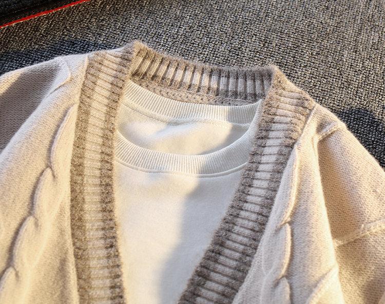 Men’s V-neck diamond cable-knit cardigan is a single-breasted sweater coat crafted from thick, soft knit fabric. With retro style, it can be worn alone or layered, suitable for daily commuting and outdoor outings.