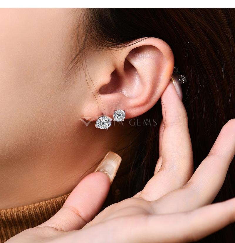 D/VVS1 Color Round Cut 0.5CT/1CT/2CT Classic Synthetic Moissanite Unisex 4 Prongs Ear Stud for Women Men Sparkling Hippop Wedding Jewelry E036