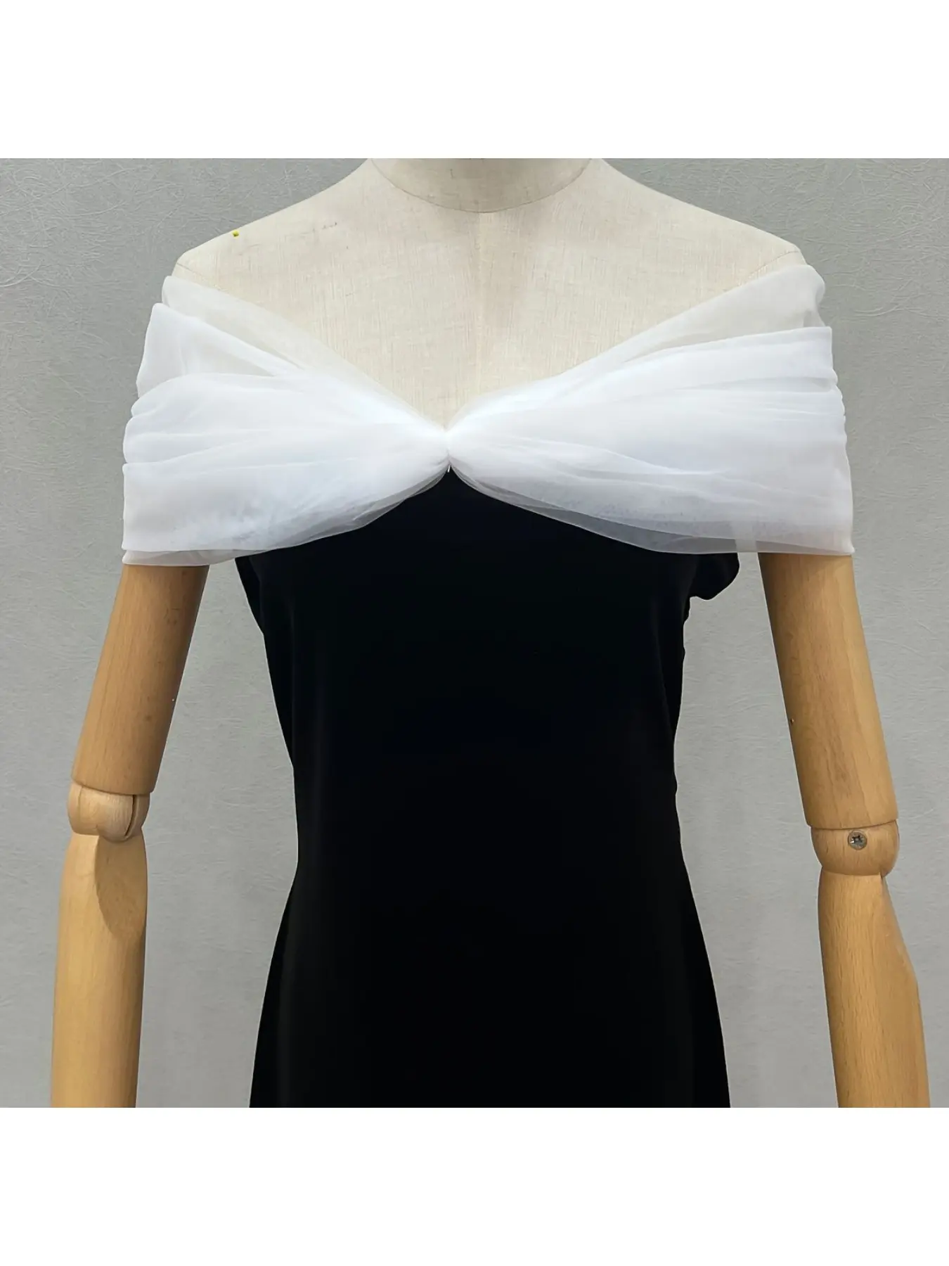 Bridal wedding dress bridesmaid dress shawl dress bateau neck slimming arm coverage soft tulle adjustable