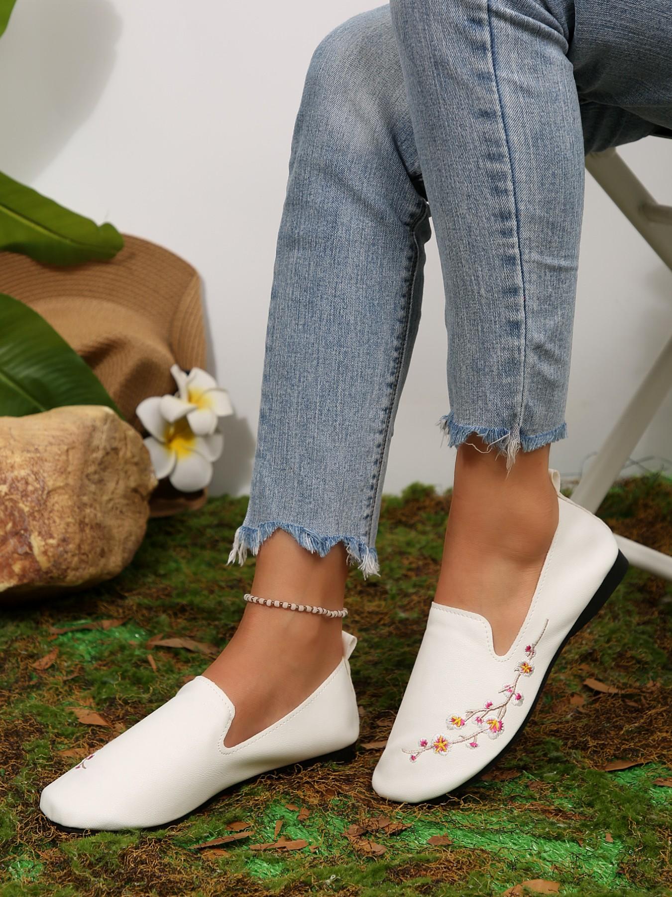 Women's Flat Shoes, Spring Summer New Arrival, Ethnic Style Vintage Low Top Embroidered Flowers, Soft Sole Mom Shoes, Casual PU Leather