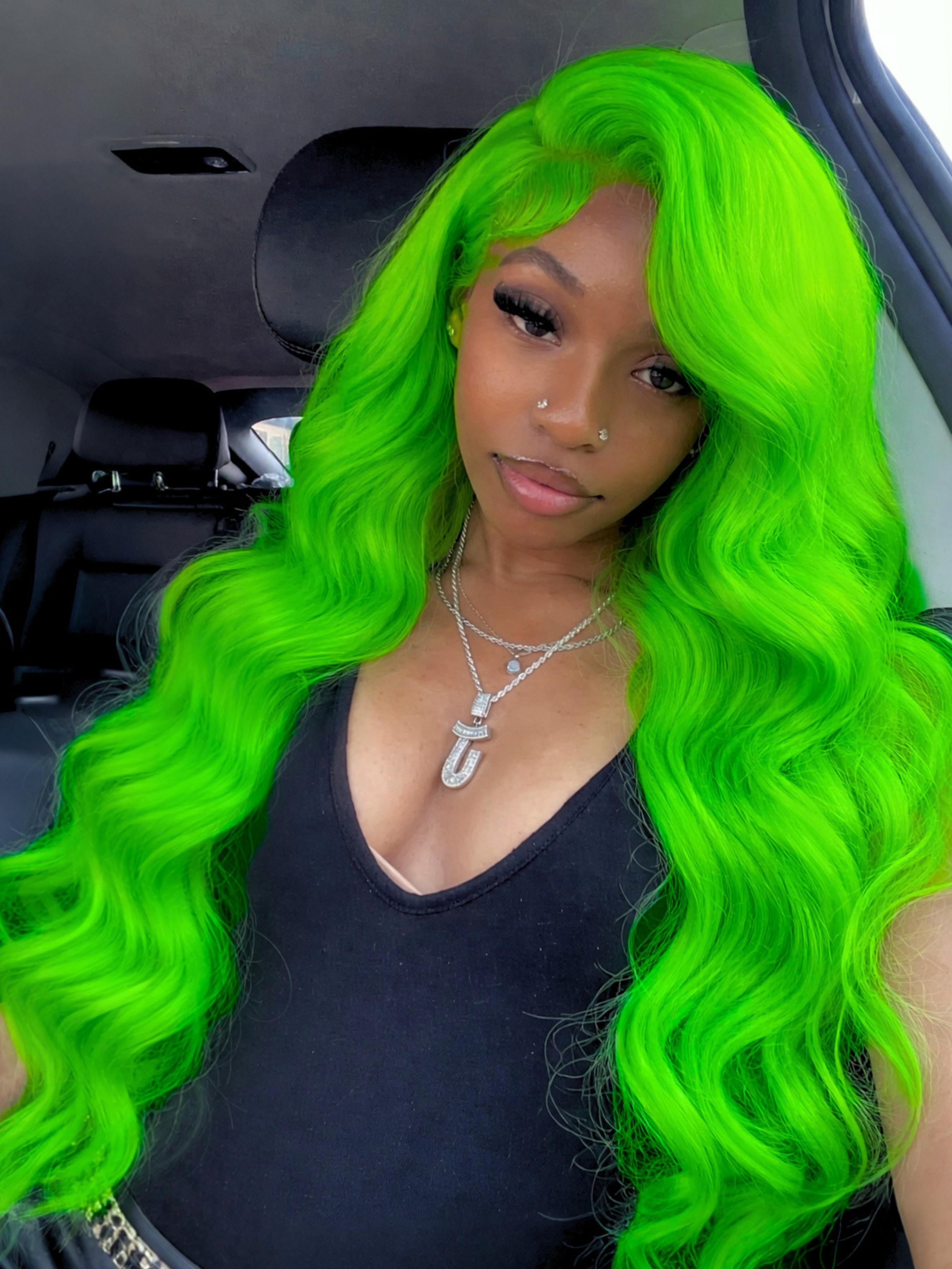 Neon Green Body Wave Wigs 13x4 HD Lace Front Wigs Pre-Plucked Hairline Synthetic Wig Concert Look Body Wave Wig Coachella Festival Look Lace Front Wigs for Women Party Cosplay Stage 28 Inch