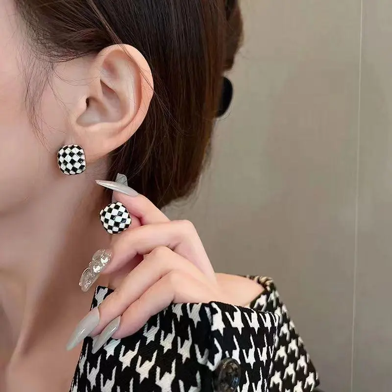 Checkerboard Heart & Square Shaped Enamel Stud Earrings Trendy All-Match Exquisite Fashion Jewelry for Women Ideal Birthday Gift Ear Stud Accessories
