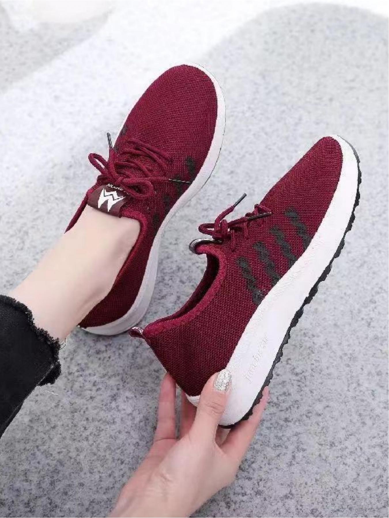 Ladies' casual sports shoes, breathable and comfortable, with a simple lace up low cut design that is lightweight and easy to wear, suitable for daily commuting, leisure running, fitness, hiking and other sports scenes