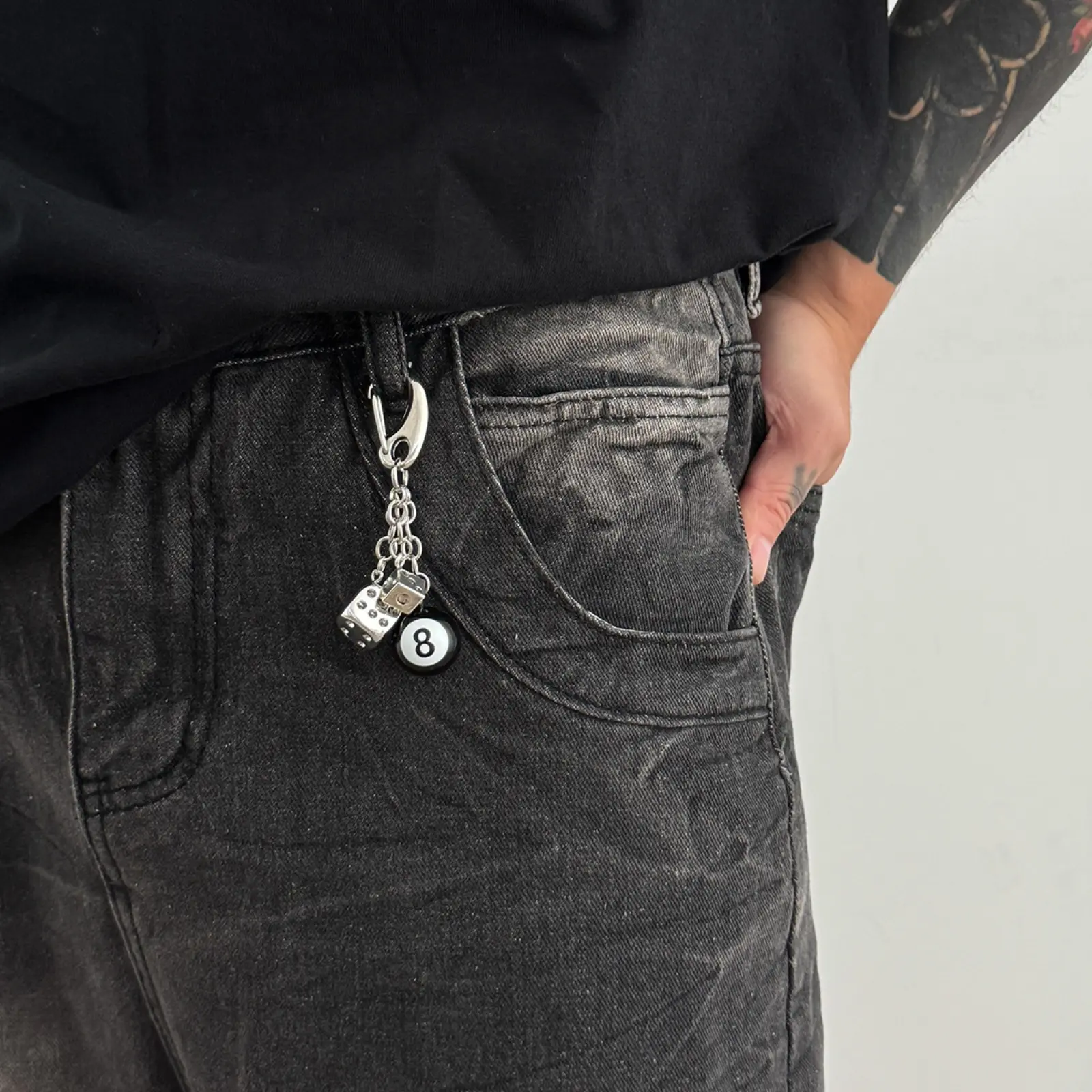 Y2K Aesthetic Magic 8 Ball Dice Keychain Punk Streetwear Gothic Bag Charm Cool Metal Jeans Belt Loop Keyring for Men Women Hip Hop Style Accessories