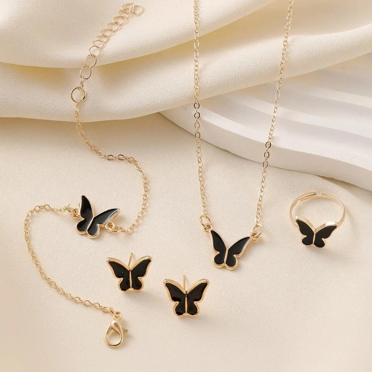 5-Piece Exquisite Butterfly Motif Glazed Link Chain Necklaces Set, High-End Personalized Fashion Costume Jewelry for Everyday Wear