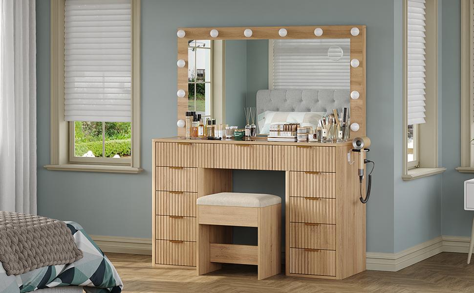 FUSOU 47“W Fluted Vanity Desk, 11 Drawers Makeup Vanity with Power Outlet & Lighted Mirror, 3 Lighting Modes Adjustable, Vanity Set with Glass Top, Vanity Table with Chair for Bedroom, Dressing Room, Natural