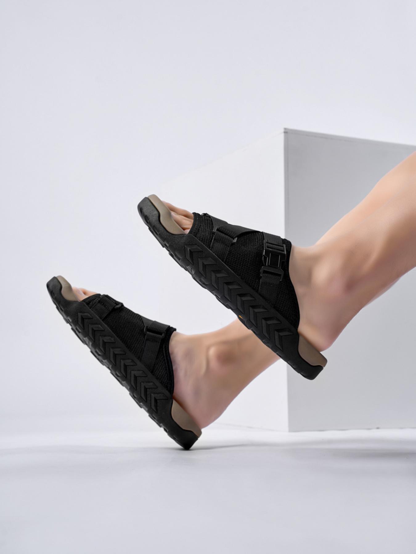 Men's Solid Color Mesh Double Buckle Flip-Flops Thick-Soled Non-Slip Outdoor Sandals Breathable Casual Beach Slippers