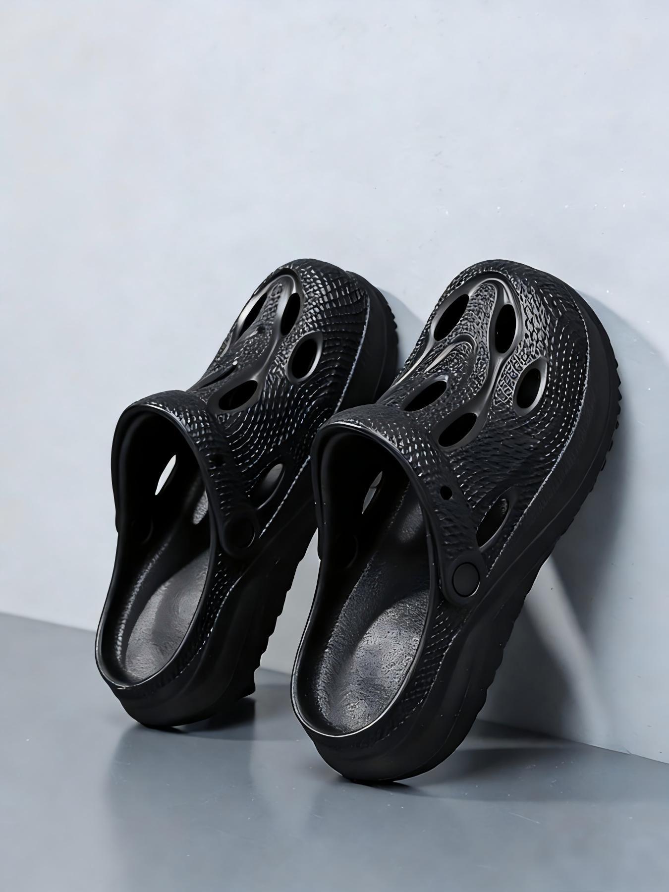 New Summer Style for Men, Casual Clogs for Students, Ultra-light, Soft and Elastic, Breathable, Dual-use for Beach and Bathroom, Wear-resistant, Non-slip, Two-way Wearable Closed-toe Sandals