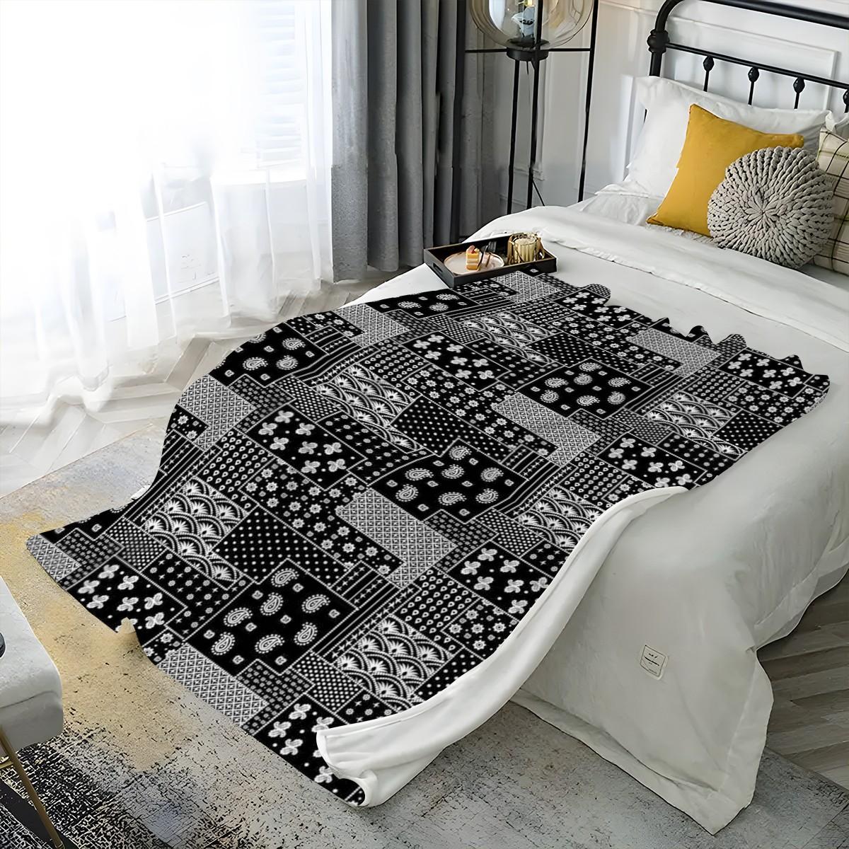 1pc Paisley Pattern Flannel Blanket, Outdoor Travel Universal Cover Blanket, Extra Large Soft Comfortable Digital Print Blanket