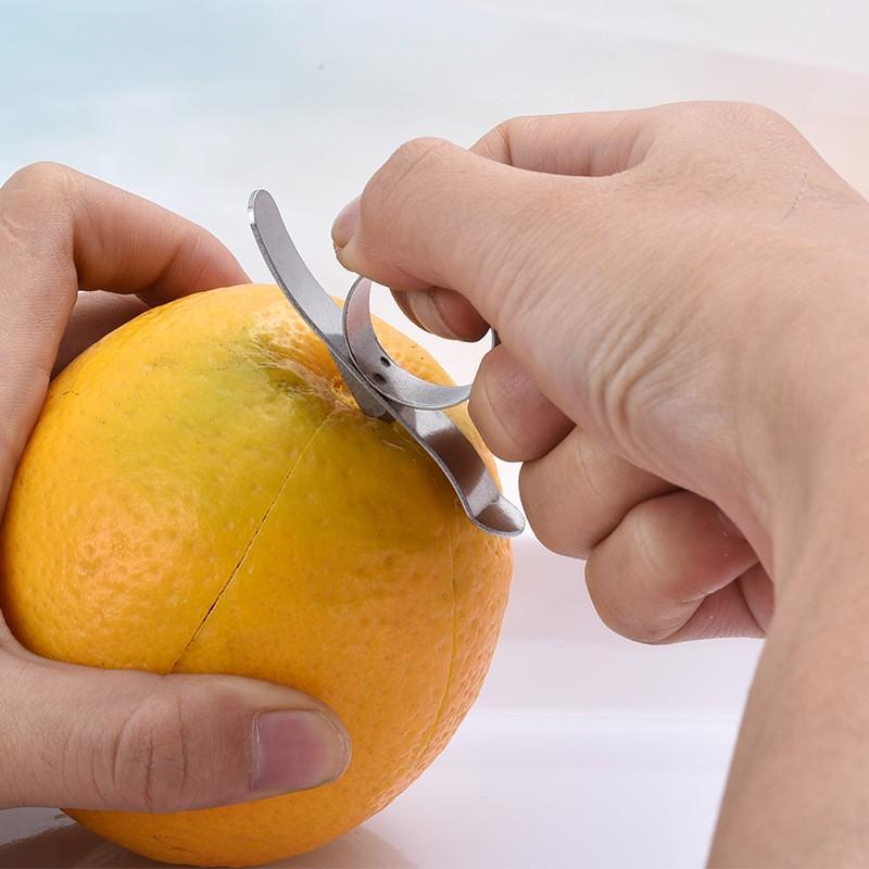 Creative Peeler, Stainless Steel Finger Ring Design, Easy Fruit Peel Tool, Innovative Citrus Slicer, Durable Kitchen Utensil，Stainless Steel Orange Peeler, Citrus Peeler Tool for Oranges, Lemons & Grapefruits, Easy Grip Fruit Peeler Gadget