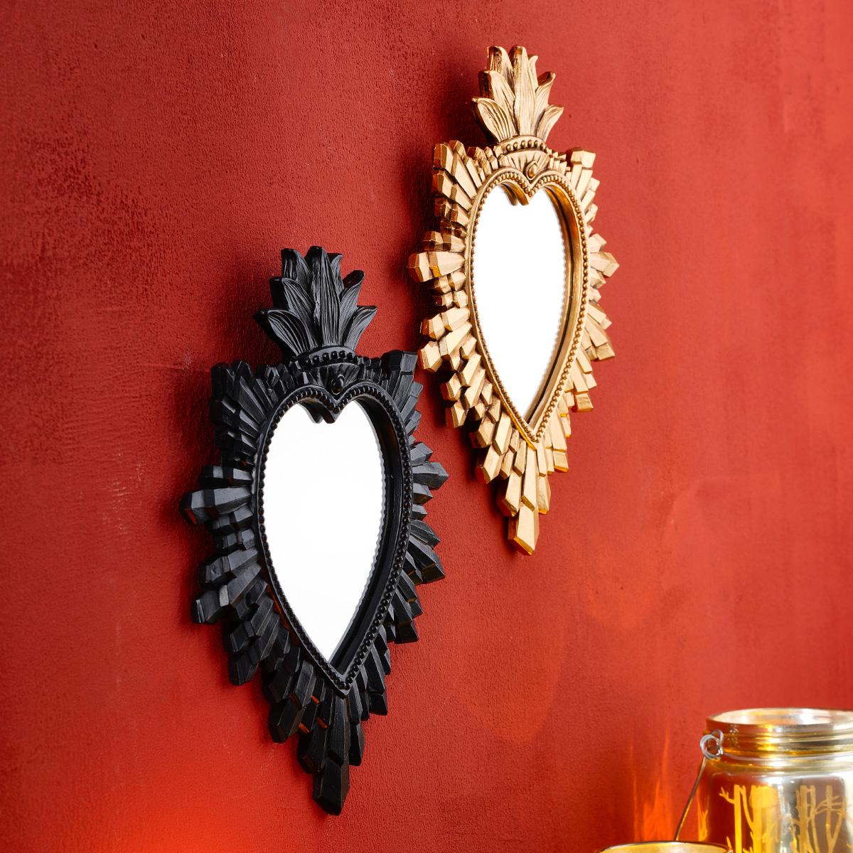 1pc Golden and Black Flame Heart-Shaped Decorative Pendant, Resin Sacred Heart Hanging Ornament, Suitable for Religious or Home Wall Decoration, Photography Props and Theme Party Decoration