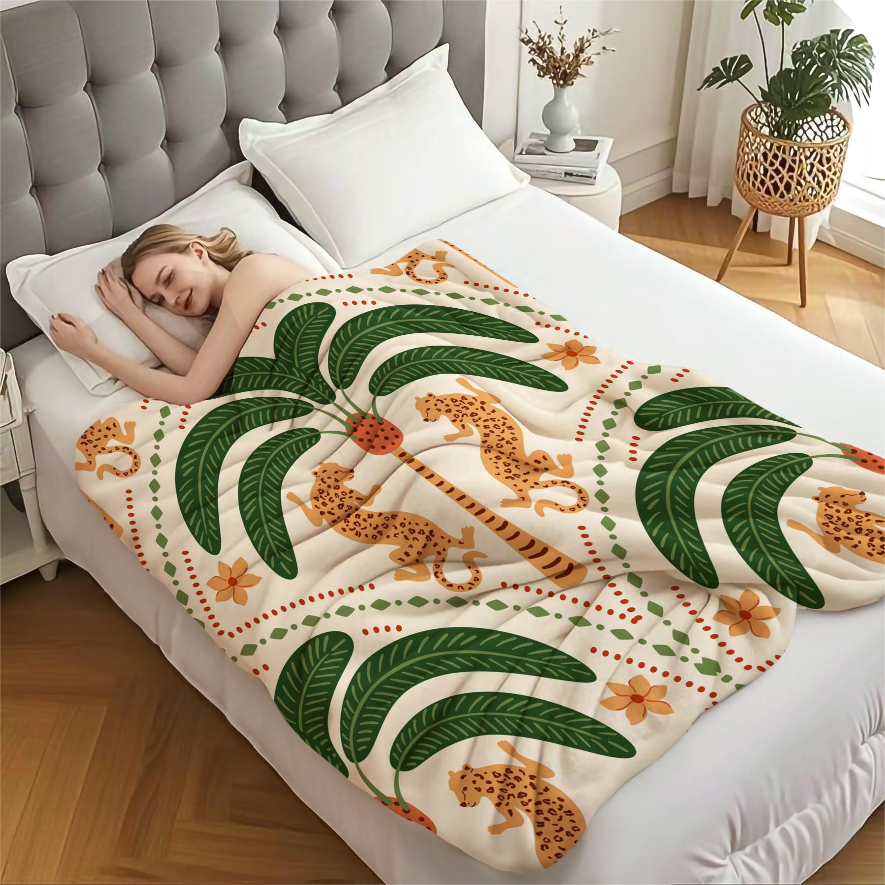 1 Pcs Tropical Cheetah & Palm Blanket, Bohemian Style Flannel Blanket, Warm, Breathable and Shed-Free, Essential for Travel and Picnics, Ideal for Exotic Style Lovers, Unique Bedrooms and Dorm Napping