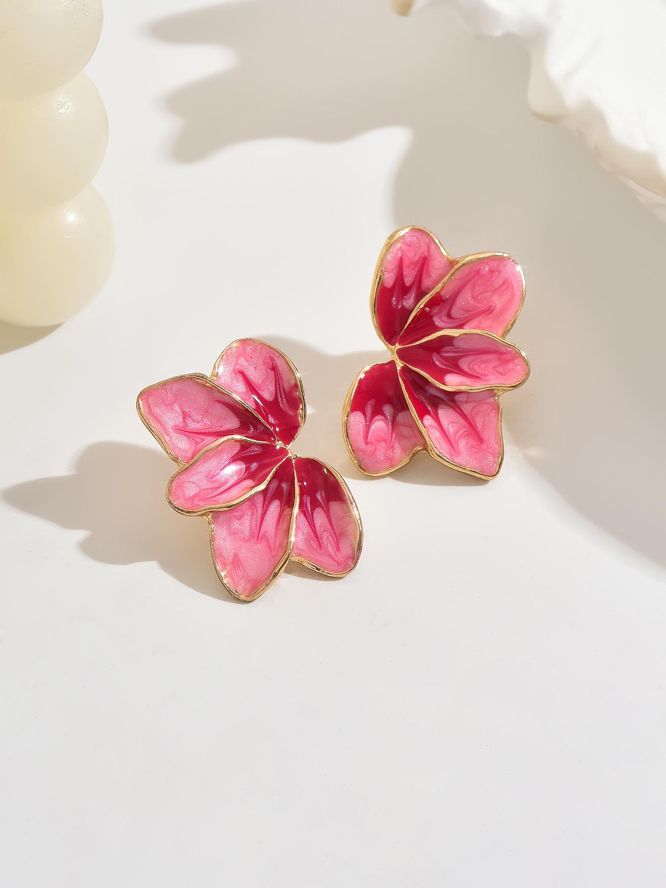 Country-style, fresh and sweet, colorful flower petal stud earrings, elegant dopamine-shaped flower drop earrings, leaf-shaped earrings