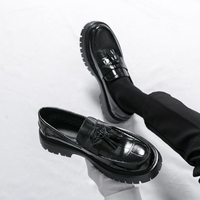 Ubetif Men's 2025 Fashionable Casual Tassel Decor Leather Slip-on Shoes,  Exquisite appearance Loafers, Simple Design Elegant Plain Round Toe Loafers, Business Style Temperament Flats for Daily Wear, MenShoes, Office Shoes, Valentine's Day, Gift for Him