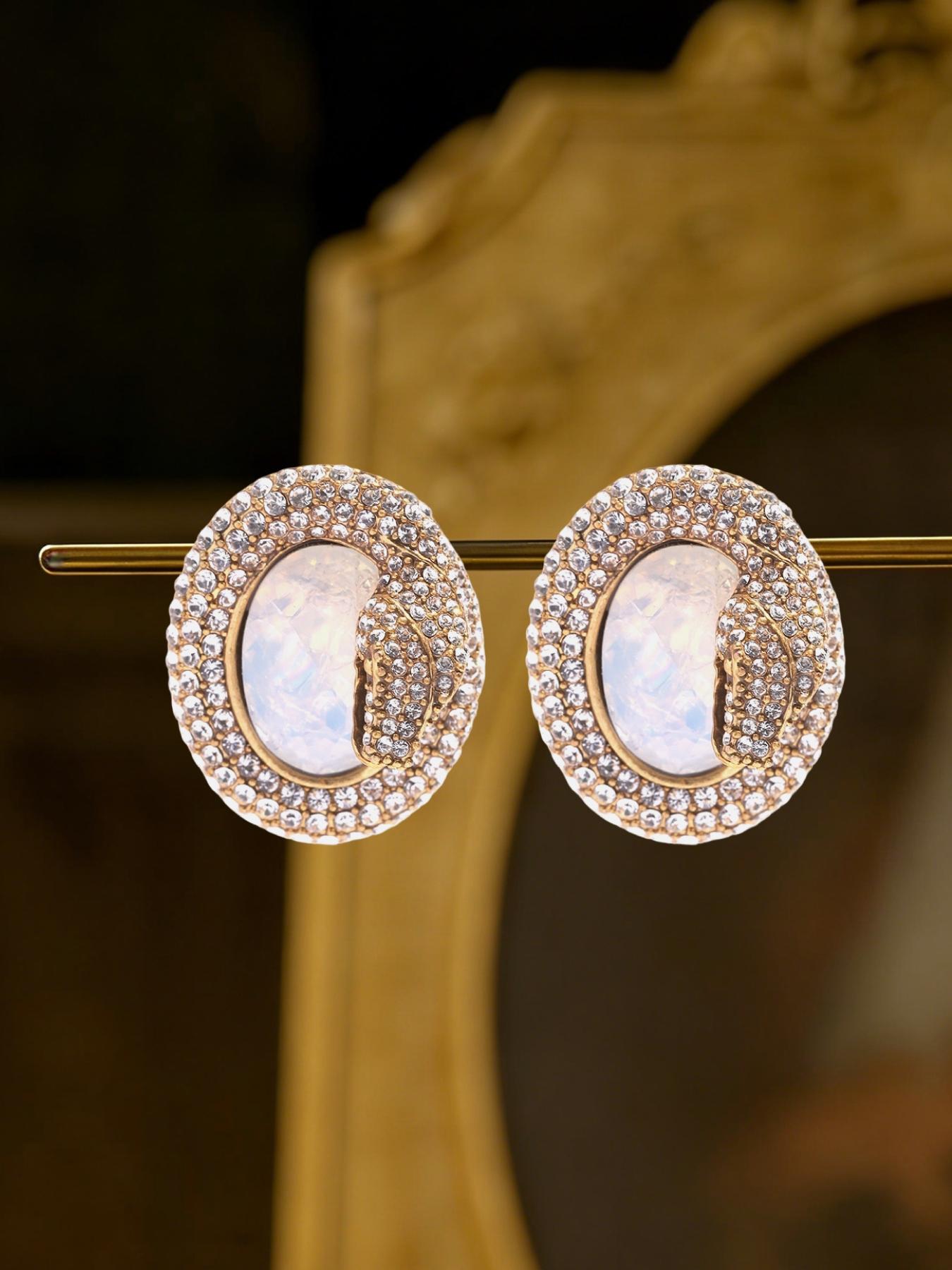 1 pair of retro and elegant double snake full diamond earrings, suitable for daily commuting, vacation and dating, and also a surprising and exquisite small gift.
