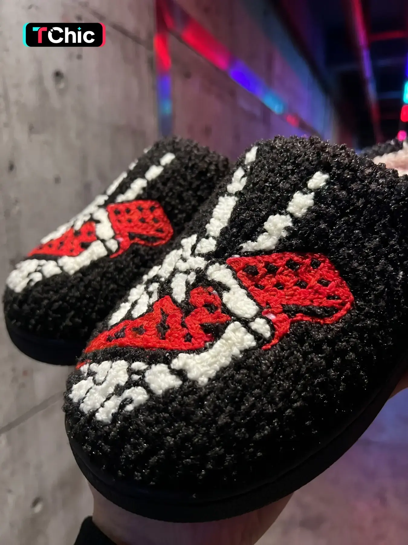 Dark Skull Flash Embroidered Plush Slippers, Textile, Lightning Stitch, Non-Slip Quiet Sole, Fall & Spooky Home Shoes