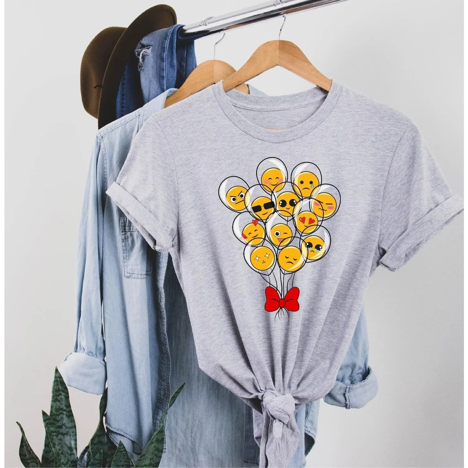 Emoji balloon shirt, balloon T-shirt, fun emoji T-shirt, all-over emoji balloon shirt, mood T-shirt, fun emoji shirt, comfortable crew neck, loose plus-size fit soft tee