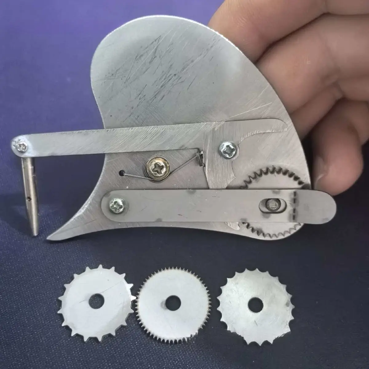 Vintage Mechanical Gear-Driven Scriber And Dot Pen Set, Precision Blueprint Drawing Tool, With Interchangeable Pattern Rollers, Professional Line And Dot Drawing Supplies, Suitable For Architects, Designers, And Artists