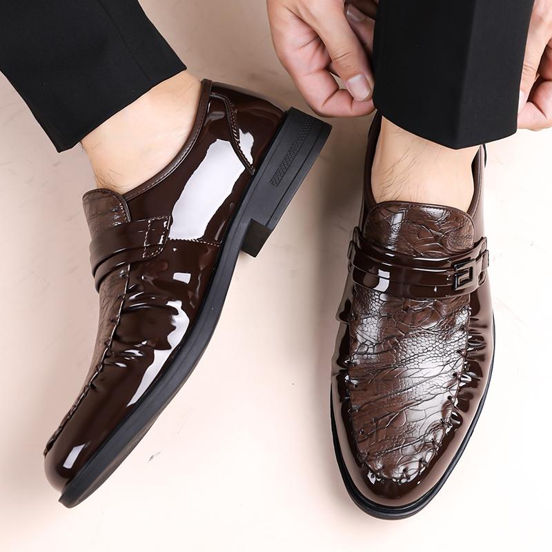 Men Loafers with PU Embossed Pattern Fashionable  Classic Business Dress Shoes