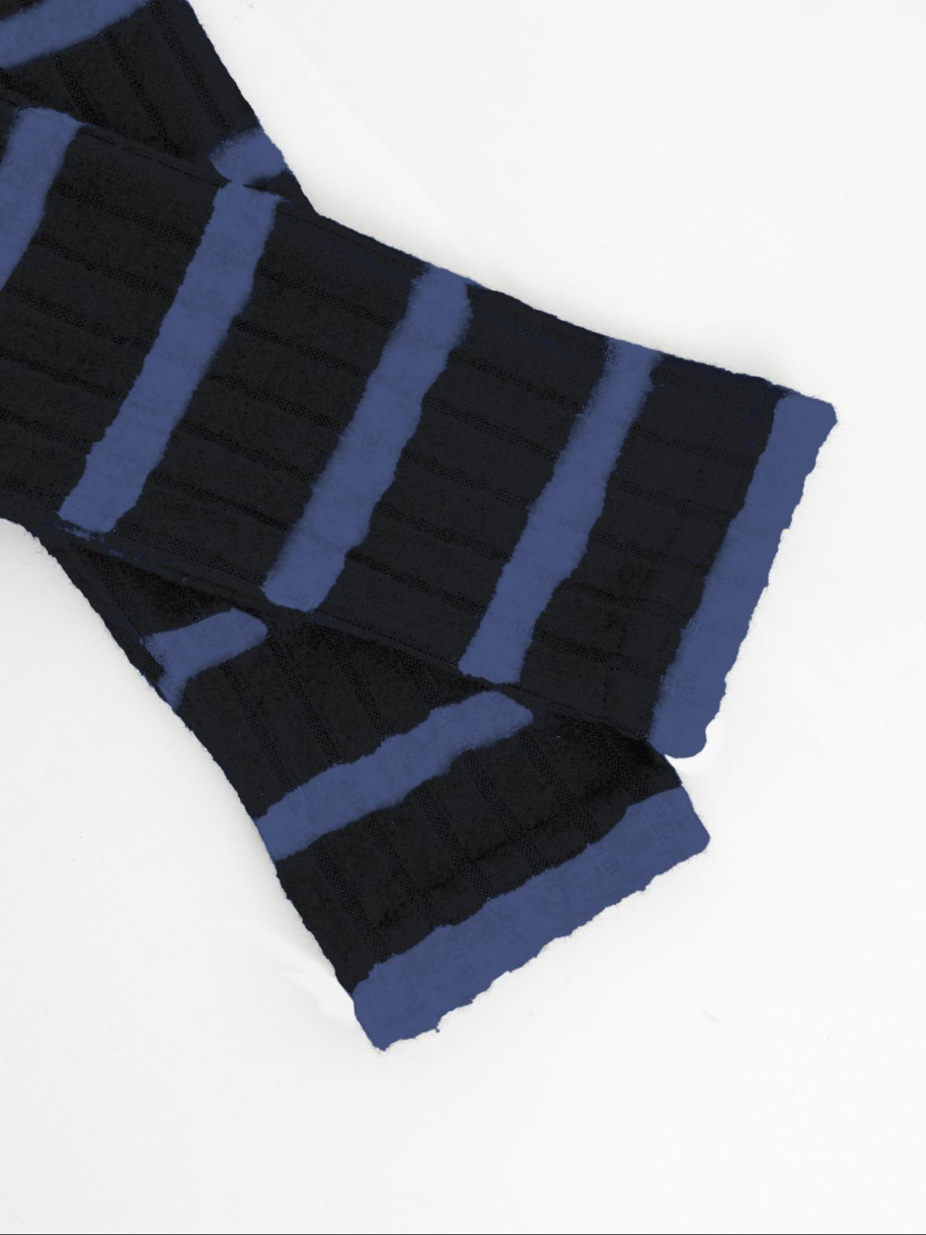 Women's long sleeved and short sleeved T-shirt Casual Gothic style black gray striped V-neck slim fitted knit top, with a close fitting knit material that looks slim and creates a niche Gothic atmosphere.