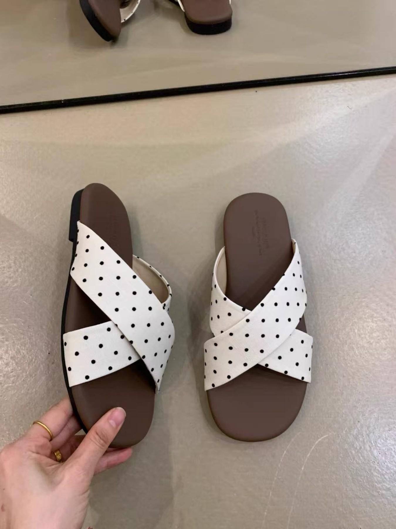 2026 Summer New Polka Dot Cross Strap Sandals for Women, Outdoor Flat Shoes, Versatile Cool Slippers, Fashionable and Comfortable