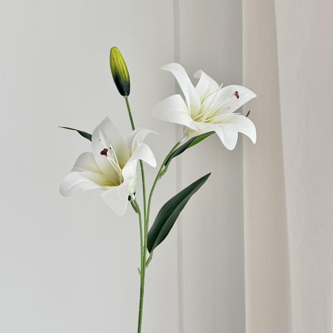 Realistic 3-Head Lily Artificial Flower, Home Decoration Fake Flowers, Photography Props, Universal Setting, No Ca Prop 65